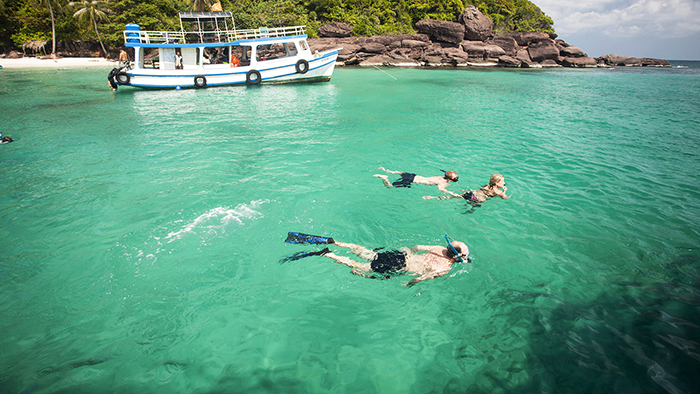 You can dive to see the colorful coral reefs here