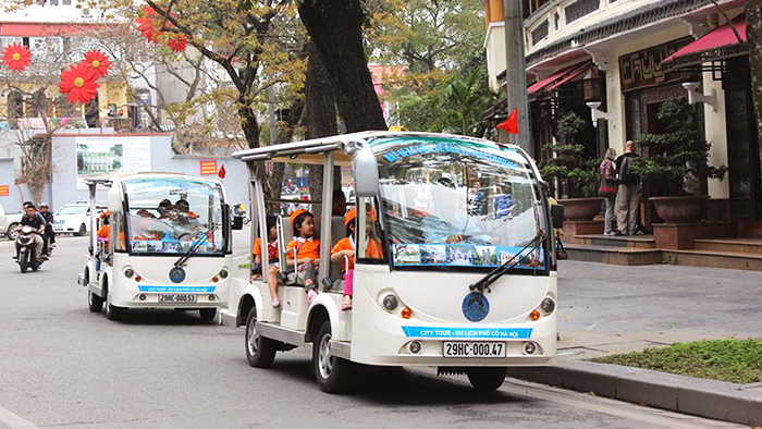 Sightseeing on the 4-wheel electric vehicle