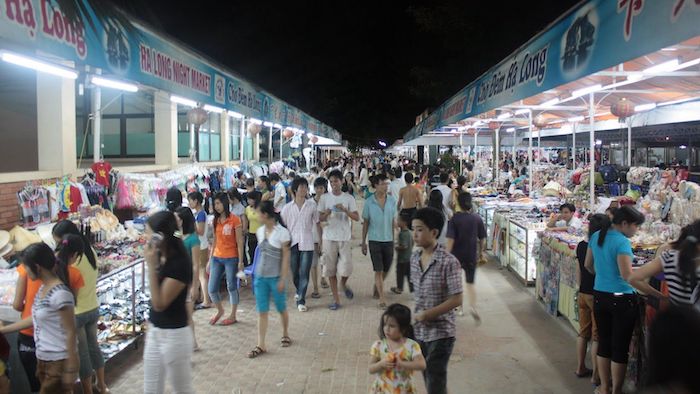 Halong night market