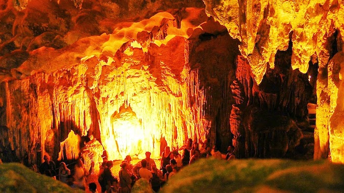 Visiting Tam Cung cave