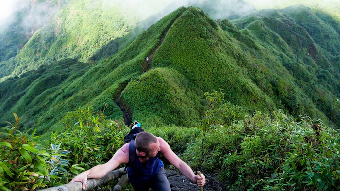 Climbing to Fansipan peak