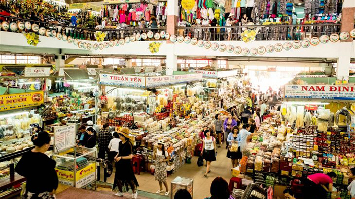 Shopping at Han market, Danang city