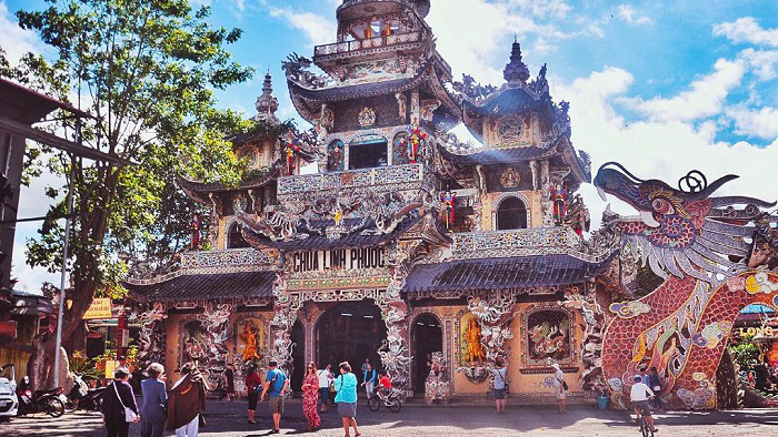 Unique architecture and decoration of Linh Phuoc pagoda