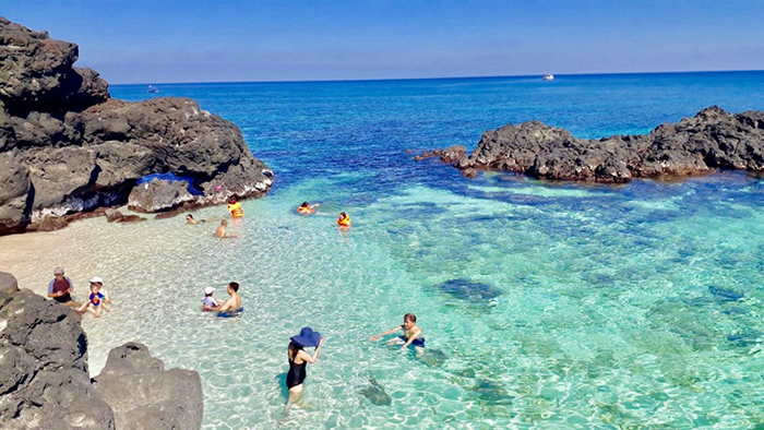 The extremely clear water in Ly Son beaches