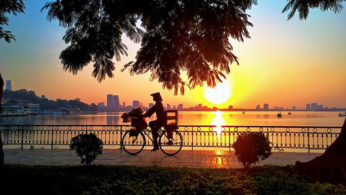 The beautiful sunset on West Lake