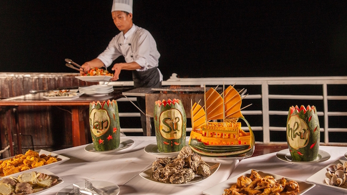 Seafood barbecue is one attraction of Halong cruise tour