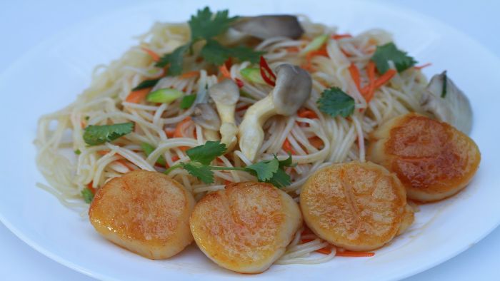 Stir-fried Bien Mai scallop with vermicelli