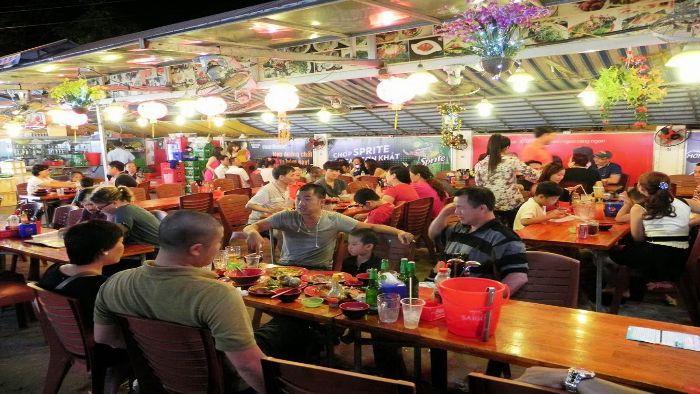 Dinh Cau night market