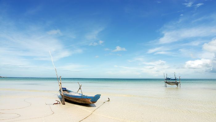 Long beach or Bai Truong beach