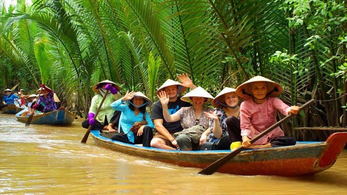 Explore Ben Tre on a rowboat