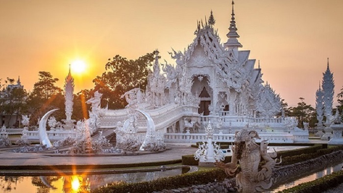 A day in Wat Rong Khun - The white temple in Chiang Rai, Thailand