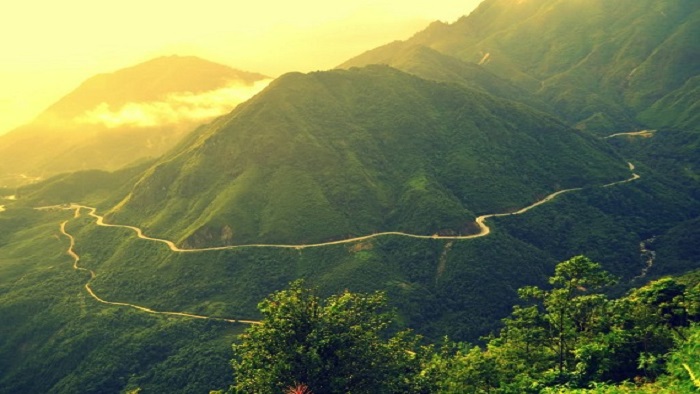 Conquer the four great mountain passes in Northern Vietnam