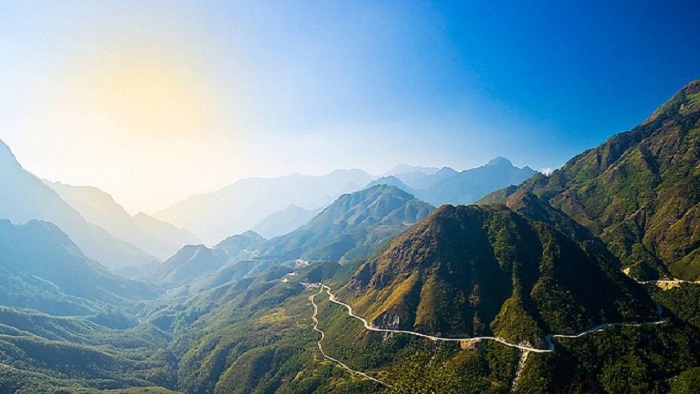 Conquer the four great mountain passes in Northern Vietnam