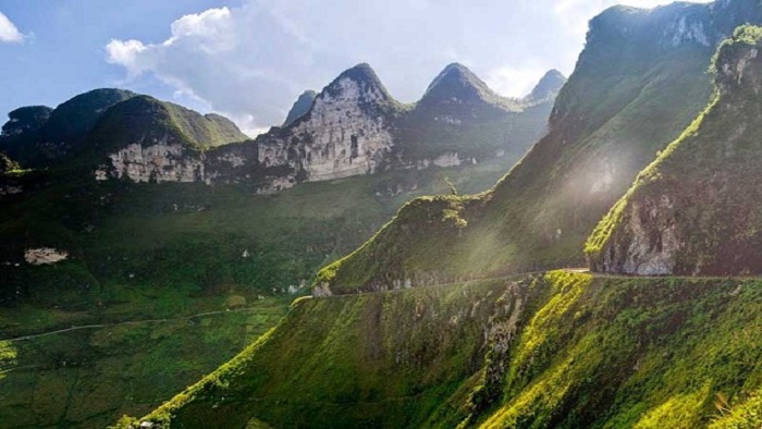 Conquer the four great mountain passes in Northern Vietnam