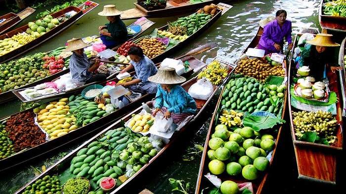 Explore 6 most popular floating markets in Mekong River Delta