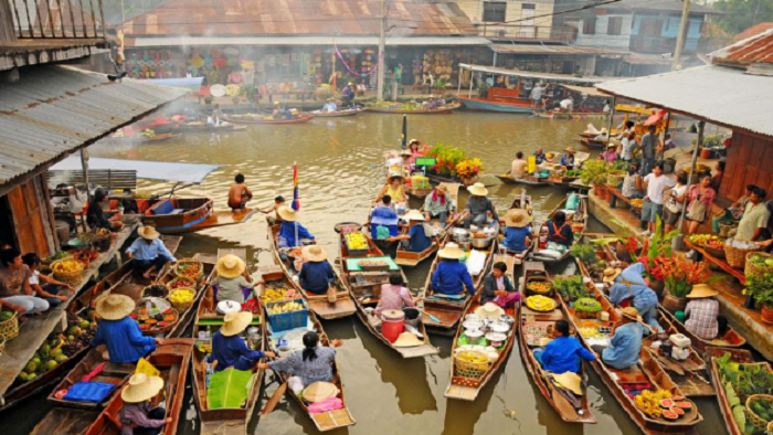 Explore Damnoen Saduak floating market