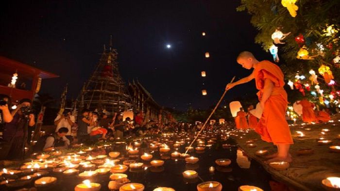 Khmer prep for moon worship festival