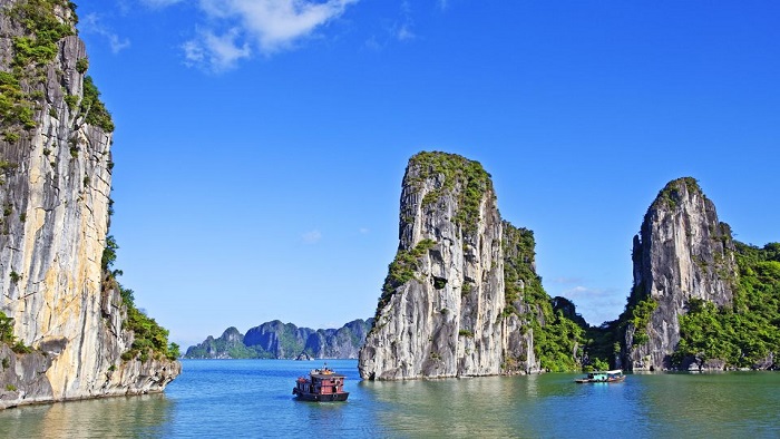 Phu Quoc or Halong Bay - The duel of two tourist paradises in Vietnam in 2019