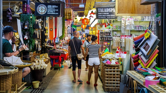 Useful travel tips for travelers in Chatuchak weekend market in Bangkok