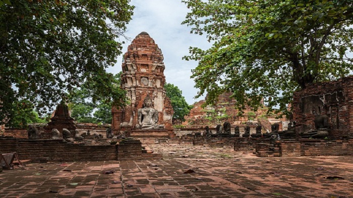 Wat Mahathat - the Angkor Wat of Thailand