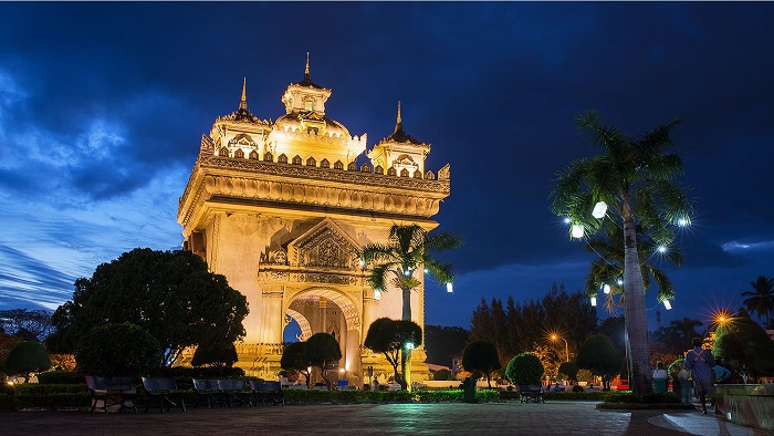 A day tour in Patuxai Triumphal Arch - the historical symbol of Laos