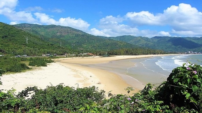 Admire the best beaches in Vietnam