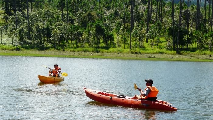 Best places for kayaking in Vietnam