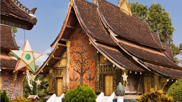 Discover Wat Xieng Thong - the most ancient temple in Laos