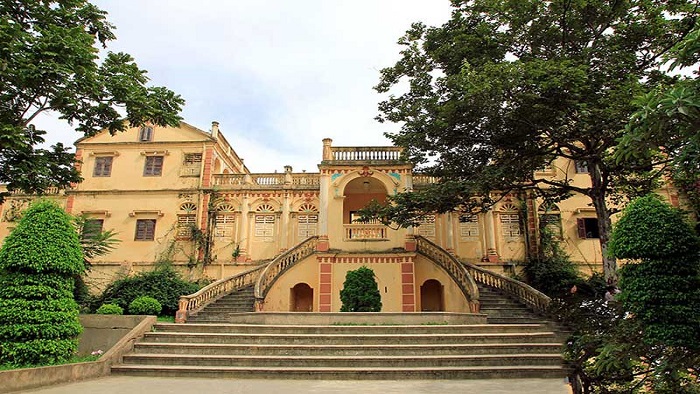 Hoang Yen Chao Castle