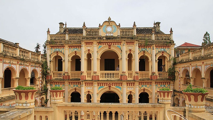 Hoang Yen Chao Castle