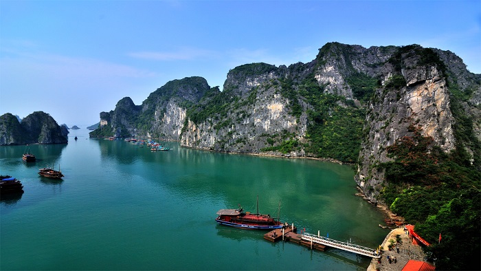 How to reach to Halong Bay