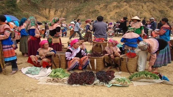 Lung Khau Nhin Market