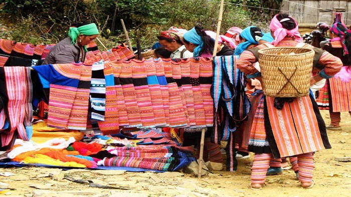 Lung Khau Nhin Market