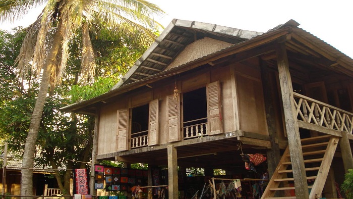 Splitting houses - an interesting feature in Mai Chau