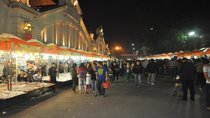 Strolling around Hanoi Old Quarter Night Market and Walking Streets