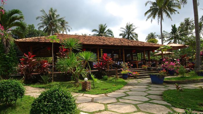 The remantic beach and fun "treehouse"- Give yourself time to relax here