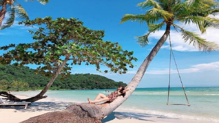 The romantic beach and fun "treehouse"-Give yourself time to relax here