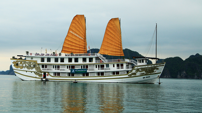 Top 4 luxury cruises in Halong Bay 2018