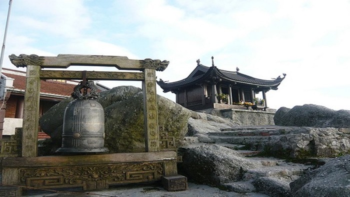 Top sacred pagodas near Halong