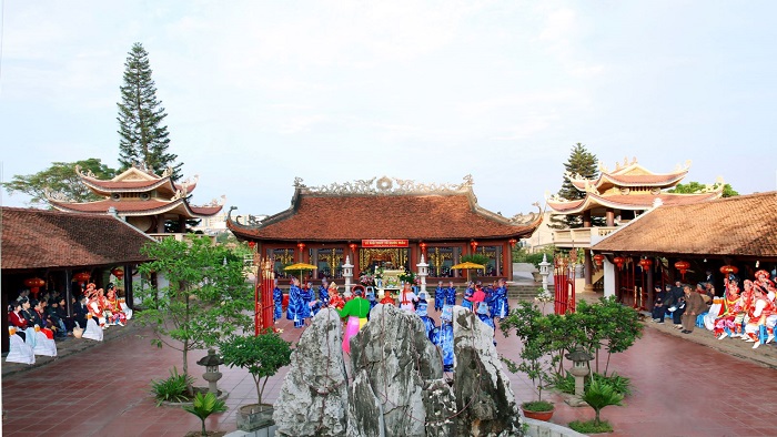 Top sacred pagodas near Halong