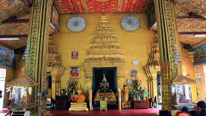 Wat Si Muang – the temple has supernatural power