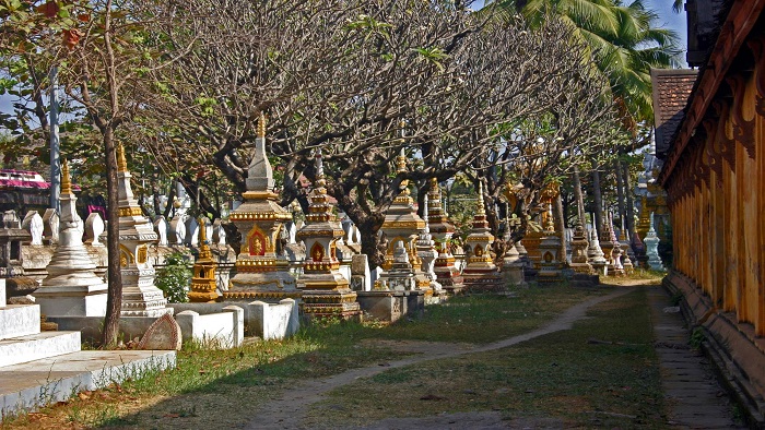 Wat Sisaket - a Laos temple with almost 7,000 ancient Buddha statues