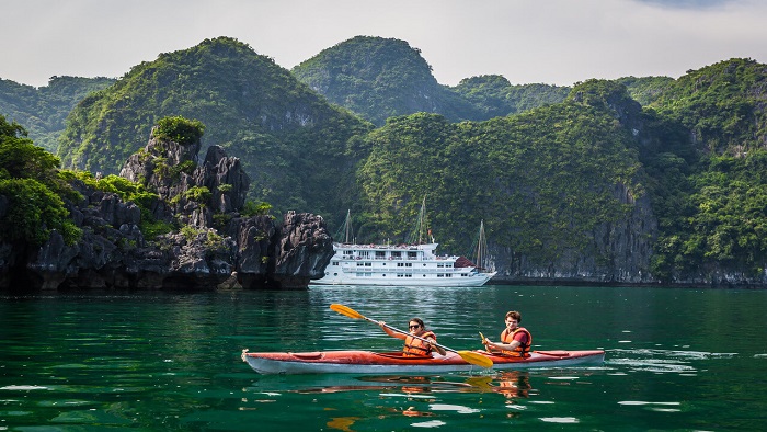 What makes Halong Bay worthy of a UNESCO World Heritage Site?