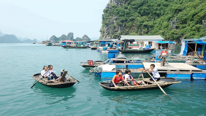 What makes Halong Bay worthy of a UNESCO World Heritage Site?